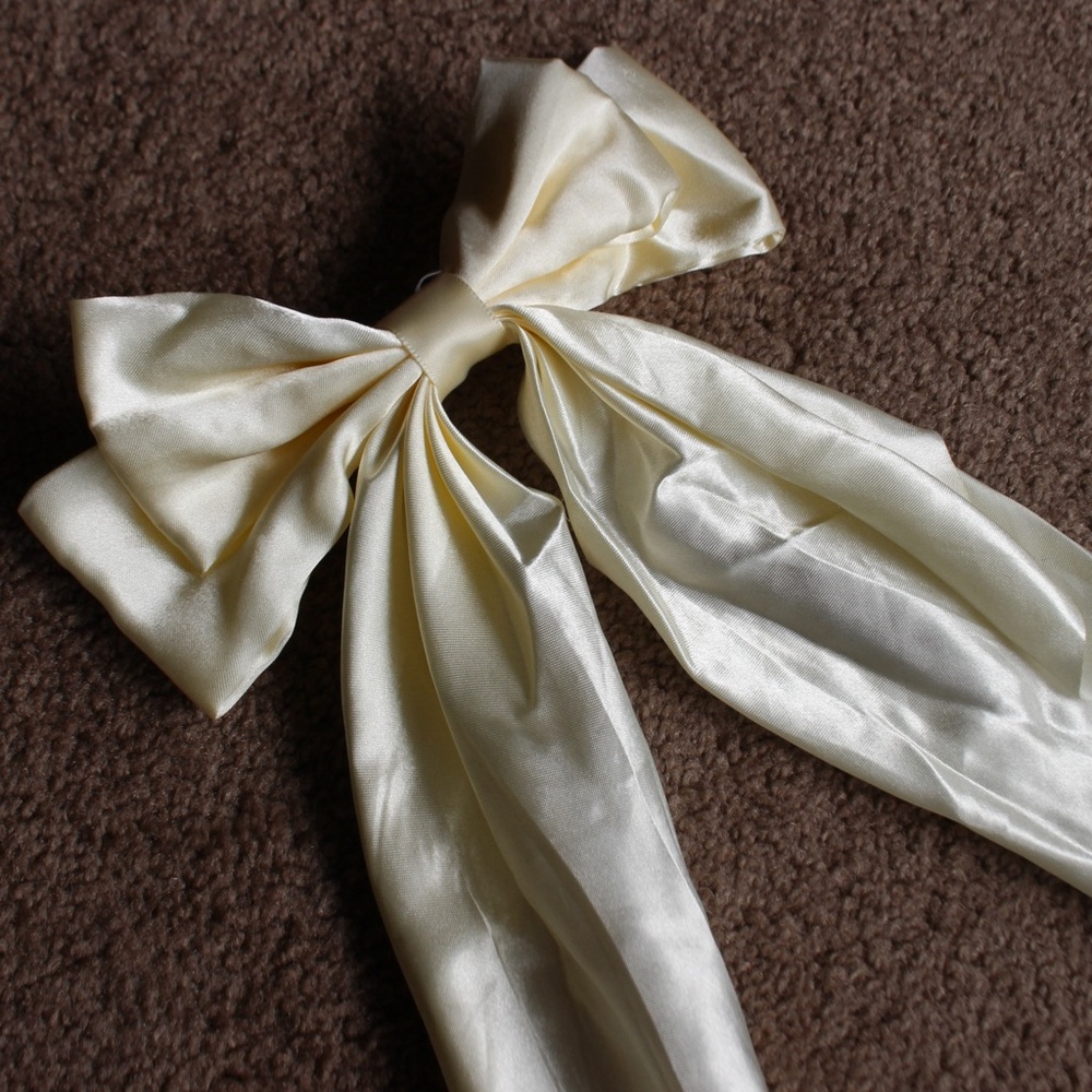 Elegant Cream Satin Bow